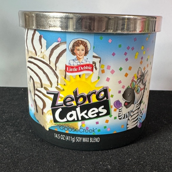 Goose Creek Zebra Cakes Candle (3 wick) - Picture 2 of 7